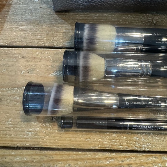 NEW IT Cosmetics Heavenly Luxe Makeup Brush Set - Black and Cream - Picture 4 of 4